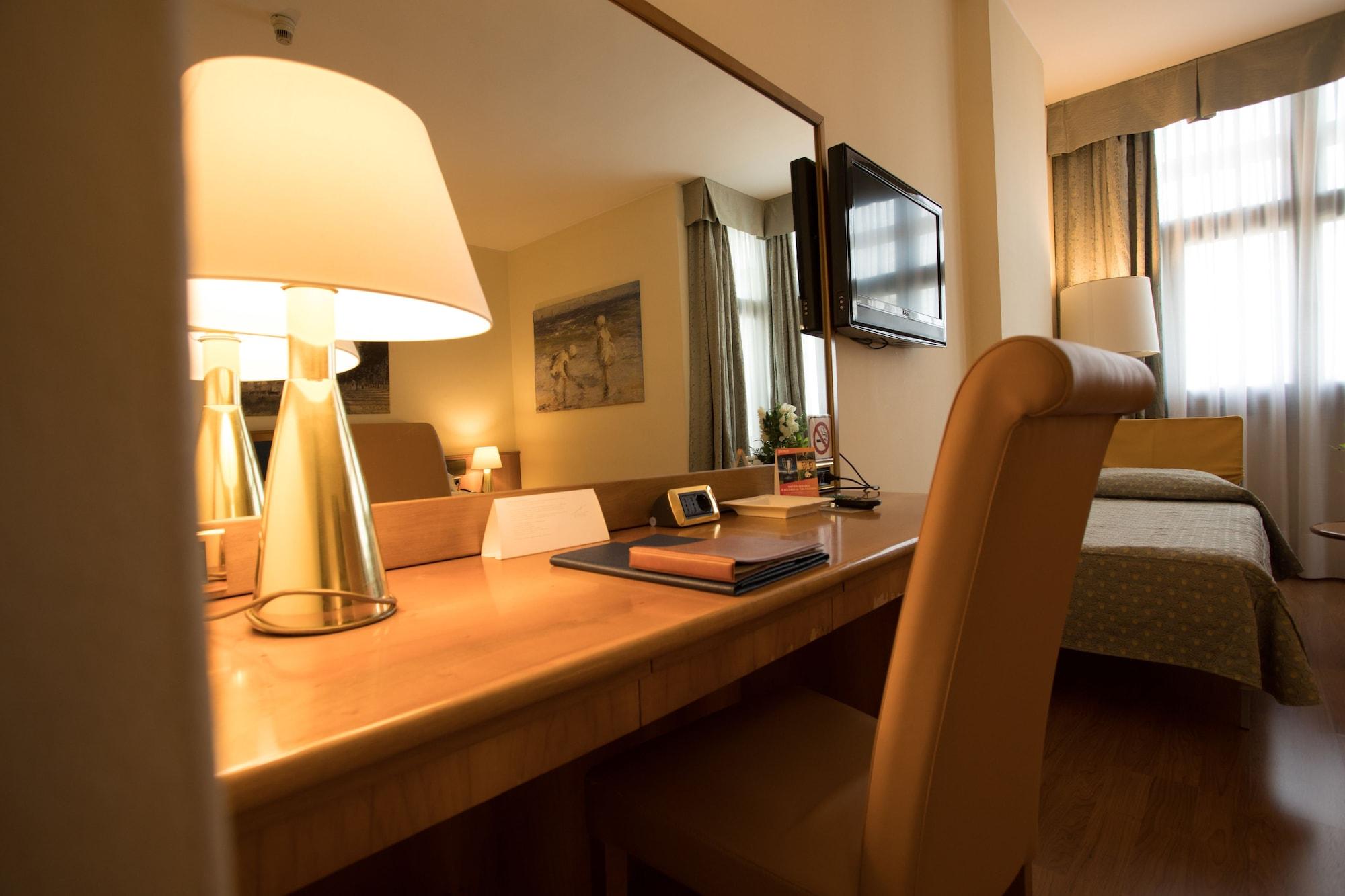 Ih Hotels Milano Eur - Trezzano Sul Naviglio Zewnętrze zdjęcie