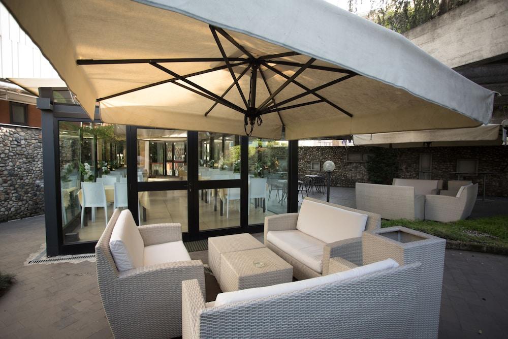 Ih Hotels Milano Eur - Trezzano Sul Naviglio Zewnętrze zdjęcie